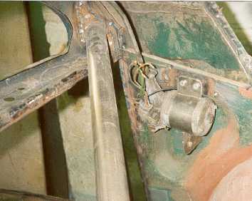 Wiper motor mounting