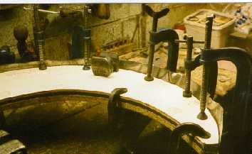 Shrinking metal for outer wheel arch