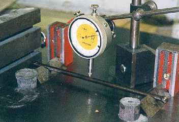 Checking engine push rod for straightness